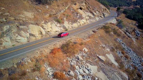 无人驾驶汽车的镜头在路上 · 免费素材视频
