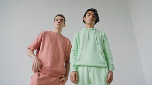 有关t恤, 低角度视图, 室内的免费素材视频