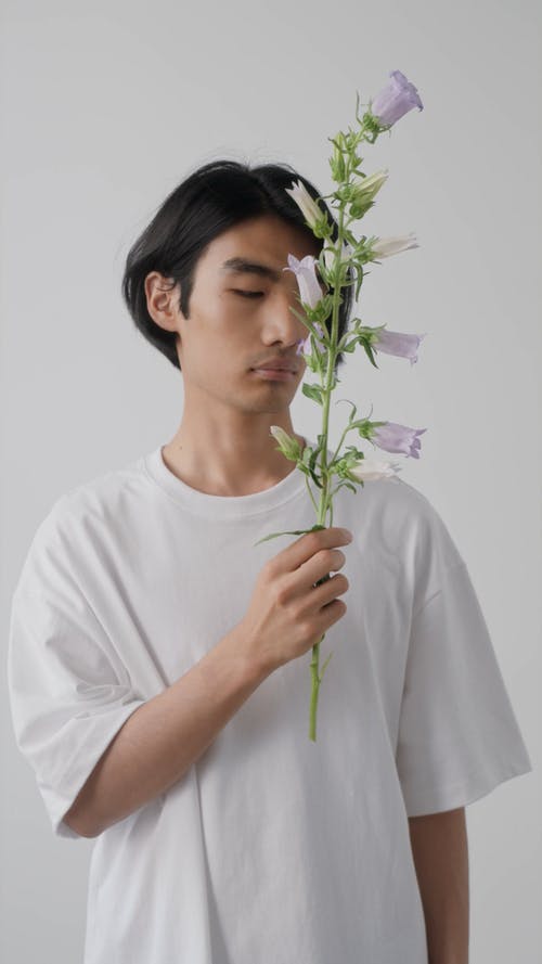 有关人, 垂直视频, 握住的免费素材视频