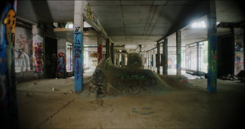 有关涂鸦, 废弃的建筑, 斜坡的免费素材视频
