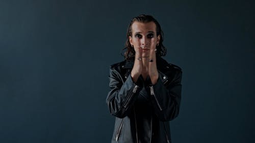 有关人, 咬, 工作室拍摄的免费素材视频