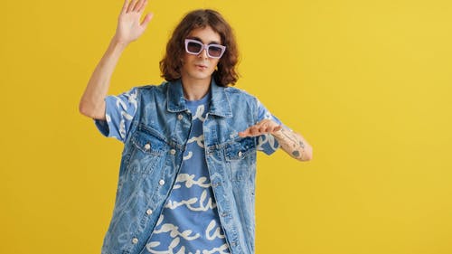 有关人, 墨镜, 微笑的免费素材视频