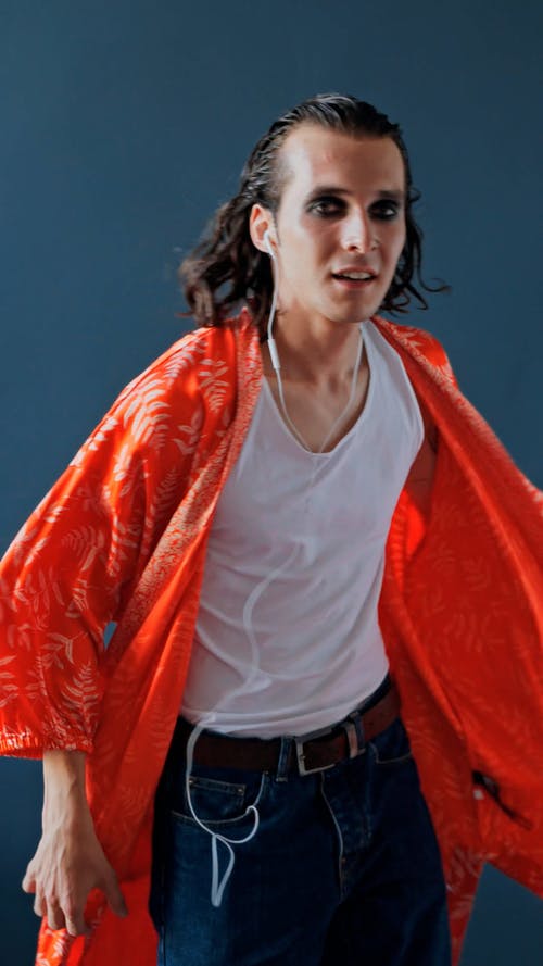 有关人, 倾听, 垂直视频的免费素材视频