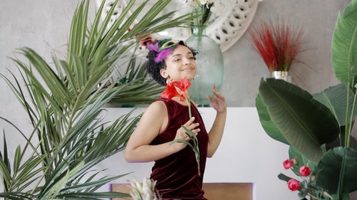 有关人,女人,室内的免费素材视频