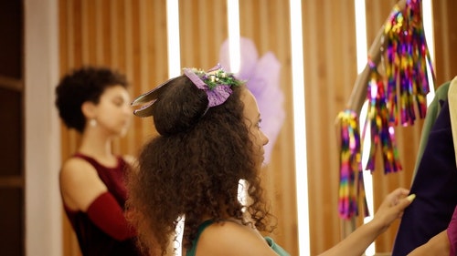 有关人,女人,卷发的免费素材视频