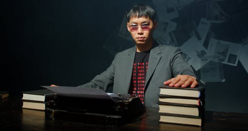 有关图书, 坐, 堆叠的免费素材视频