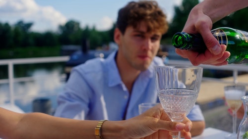 有关人,倾注,手的免费素材视频