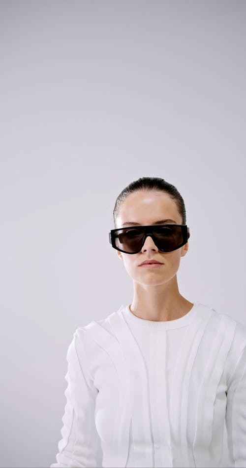 有关垂直视频, 墨镜, 女人的免费素材视频