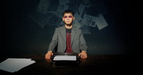 有关人,坐,墨镜的免费素材视频