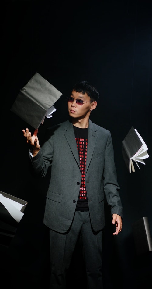 有关人,图书,垂直视频的免费素材视频