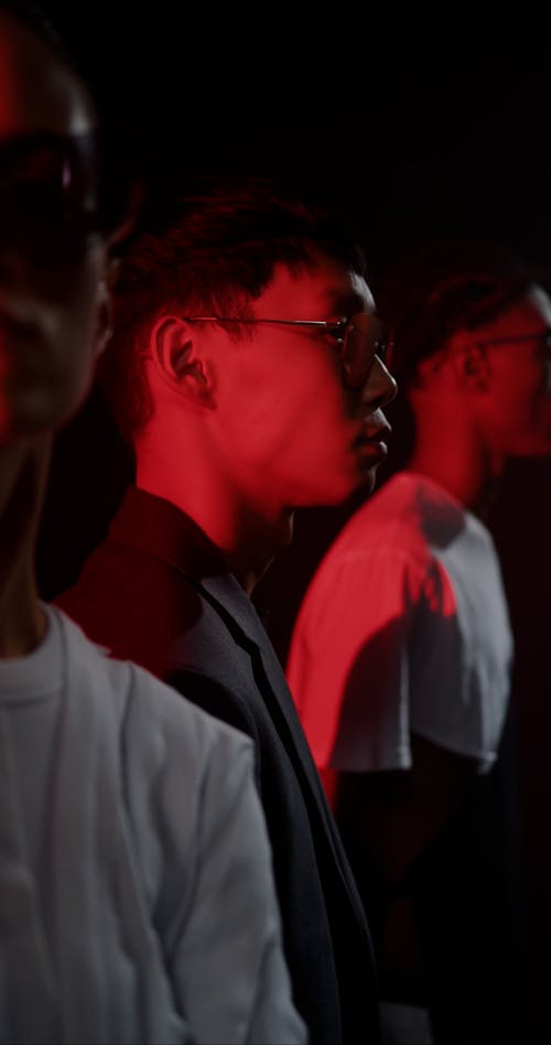 有关人物, 垂直视频, 墨镜的免费素材视频