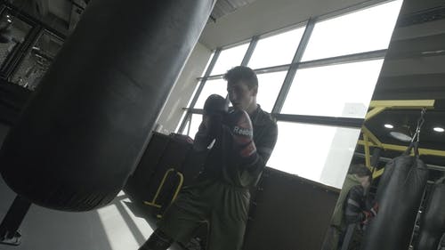 有关人, 健身房, 吊袋的免费素材视频