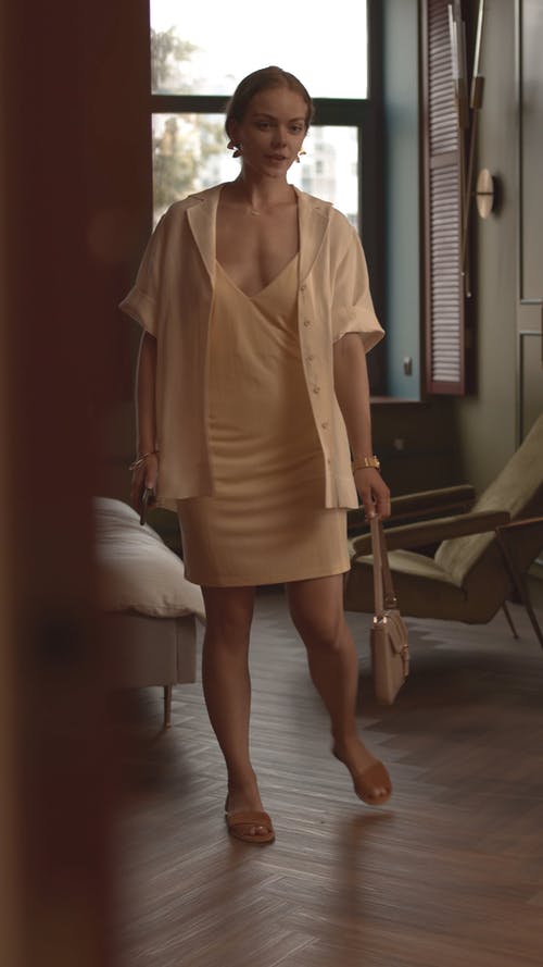 有关单肩包, 在家, 垂直视频的免费素材视频