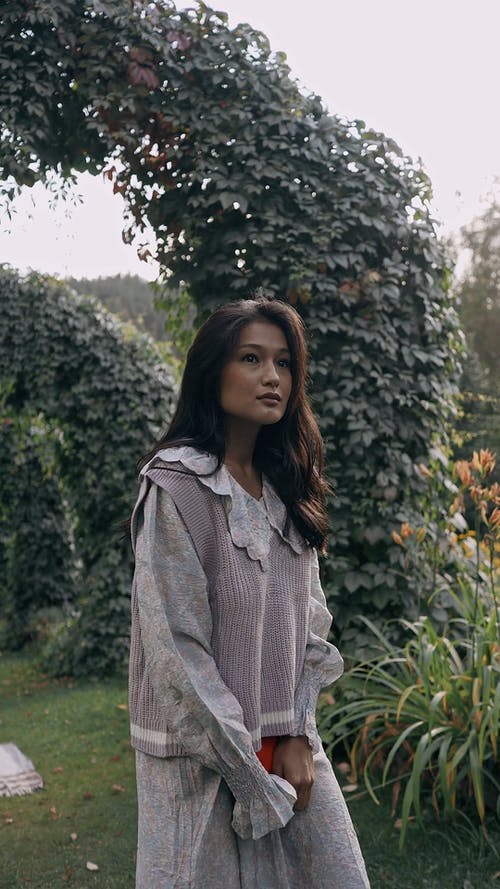 有关人, 在地上, 垂直视频的免费素材视频