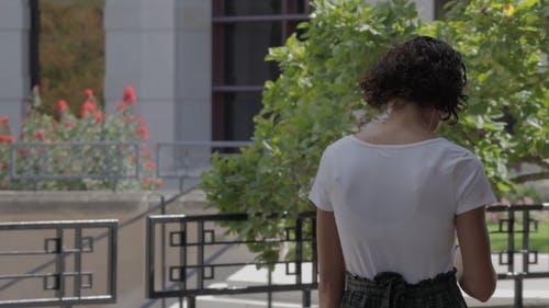 有关3C用品, 墨镜, 女人的免费素材视频