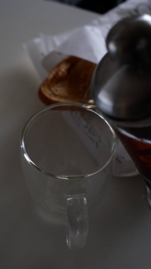 有关倾注, 喝, 室内的免费素材视频