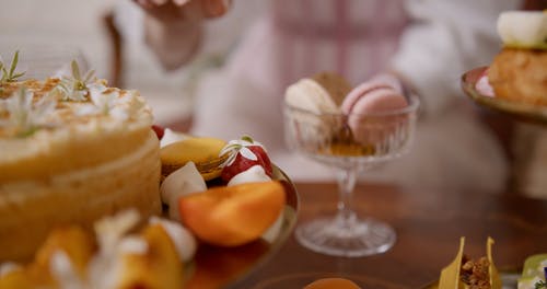 有关女人, 法国食品, 漂亮的免费素材视频