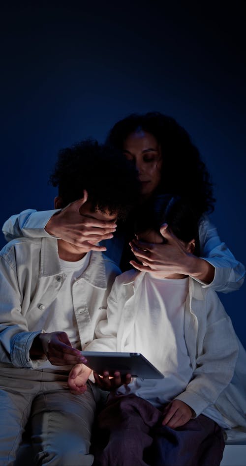 有关3C用品, 去除, 坐的免费素材视频