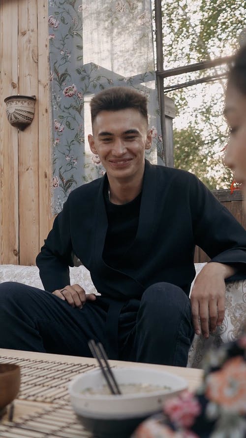 有关一起, 喝, 坐的免费素材视频