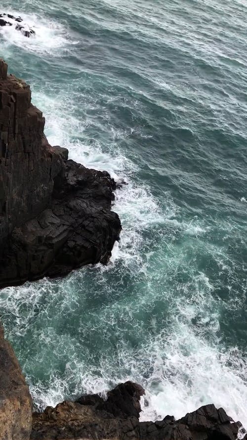 有关垂直视频, 多岩石的海岸, 岩石形成的免费素材视频