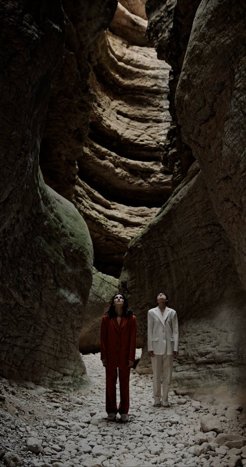 有关向上看, 垂直视频, 夹克的免费素材视频