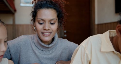 有关儿子, 儿童, 坐的免费素材视频