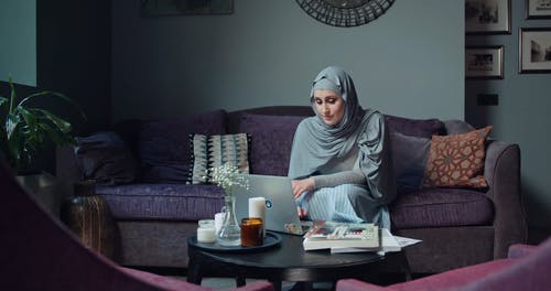 有关MacBook, 伊斯兰教, 传统服装的免费素材视频