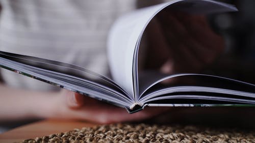 有关手, 握住, 书的免费素材视频