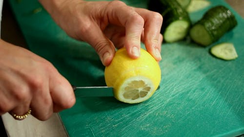 有关人, 刀, 切片柠檬的免费素材视频