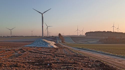 风车厂生产可再生能源 · 免费素材视频