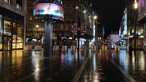 雨后伦敦的湿街 · 免费素材视频