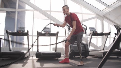 有关crossfit锻炼, 人, 假腿的免费素材视频