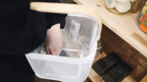 购买卫生用品的人 · 免费素材视频