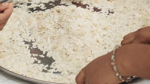 手整理扁米中的拒绝 · 免费素材视频