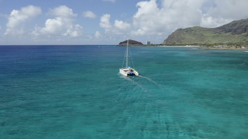 机动船在海上的航拍 · 免费素材视频