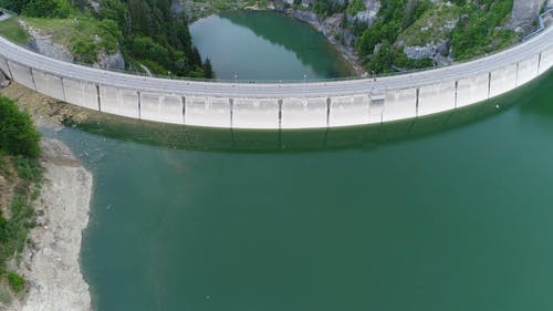湖大坝的无人机画面 · 免费素材视频