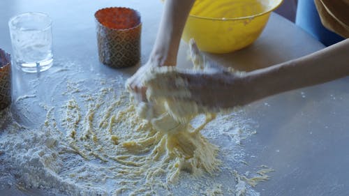 有关厨房流理台, 手, 揉的免费素材视频