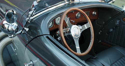 老式汽车的内饰和镀铬壁板 · 免费素材视频