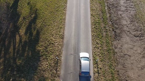 在乡下的柏油路上旅行 · 免费素材视频