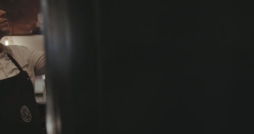 有关人, 围裙, 室内的免费素材视频