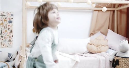 一个可爱的小孩的视频 · 免费素材视频