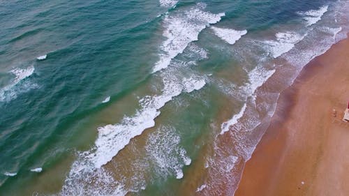 无人机画面的海浪 · 免费素材视频