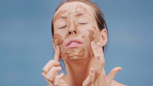 干燥泥面膜的女人 · 免费素材视频