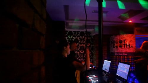 一群人一起跳舞 · 免费素材视频