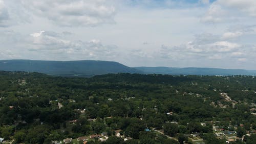 城市森林中的居住社区 · 免费素材视频