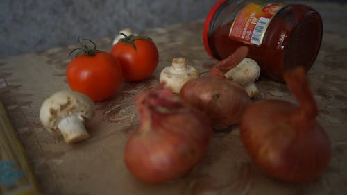 有关主食, 在桌子上, 室内的免费素材视频