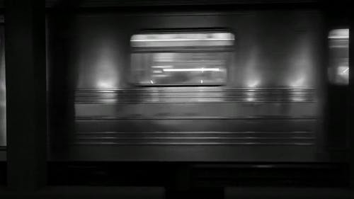 离开车站的地铁 · 免费素材视频