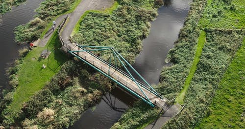 一座桥的鸟瞰图 · 免费素材视频