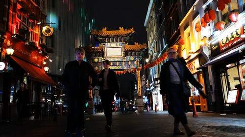 人们进出伦敦的中国城门户 · 免费素材视频