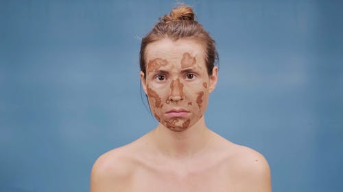 干燥泥面膜的女人 · 免费素材视频